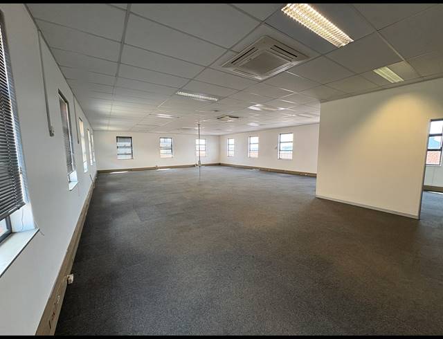 2,424M² WAREHOUSE TO LET IN SPARTAN